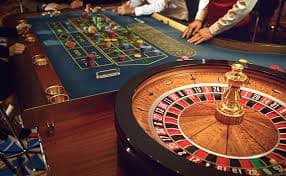 Lucky Cola players enjoying sports and casino entertainment on mobile devices